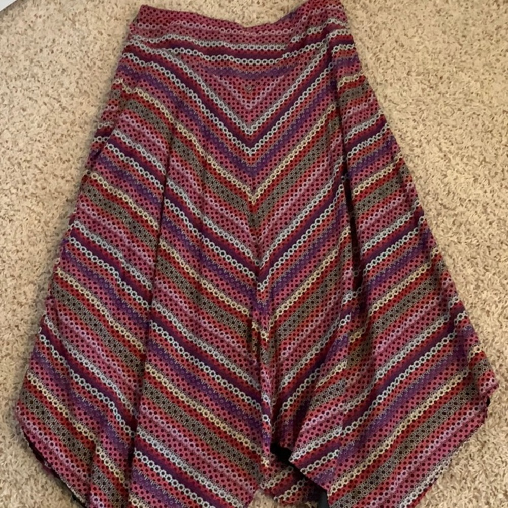 Colorful skirt with flare hem.